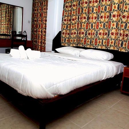 Rimi Hotel Никозия Екстериор снимка