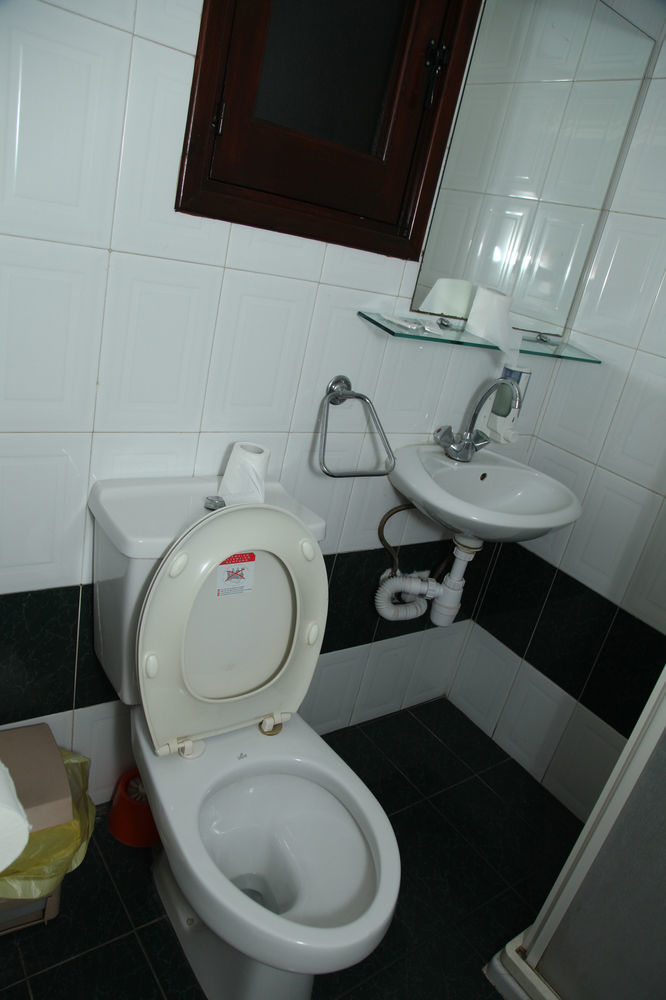 Rimi Hotel Никозия Екстериор снимка